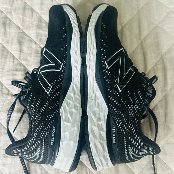 New Balance Fresh Foam 880 v11 Women’s Running Shoes, size 11 👟🖤🤍🩶 - Picture 3 of 7